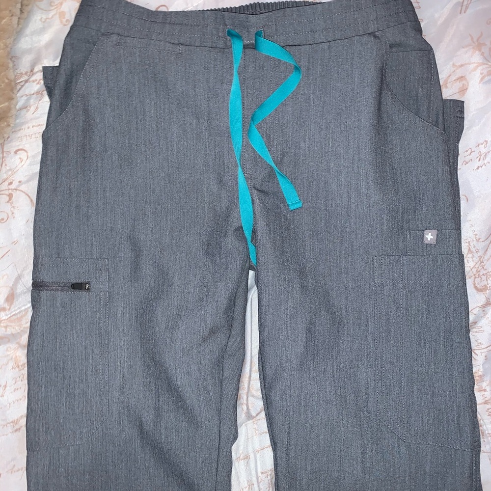 Brand new Figs skinny scrub pants